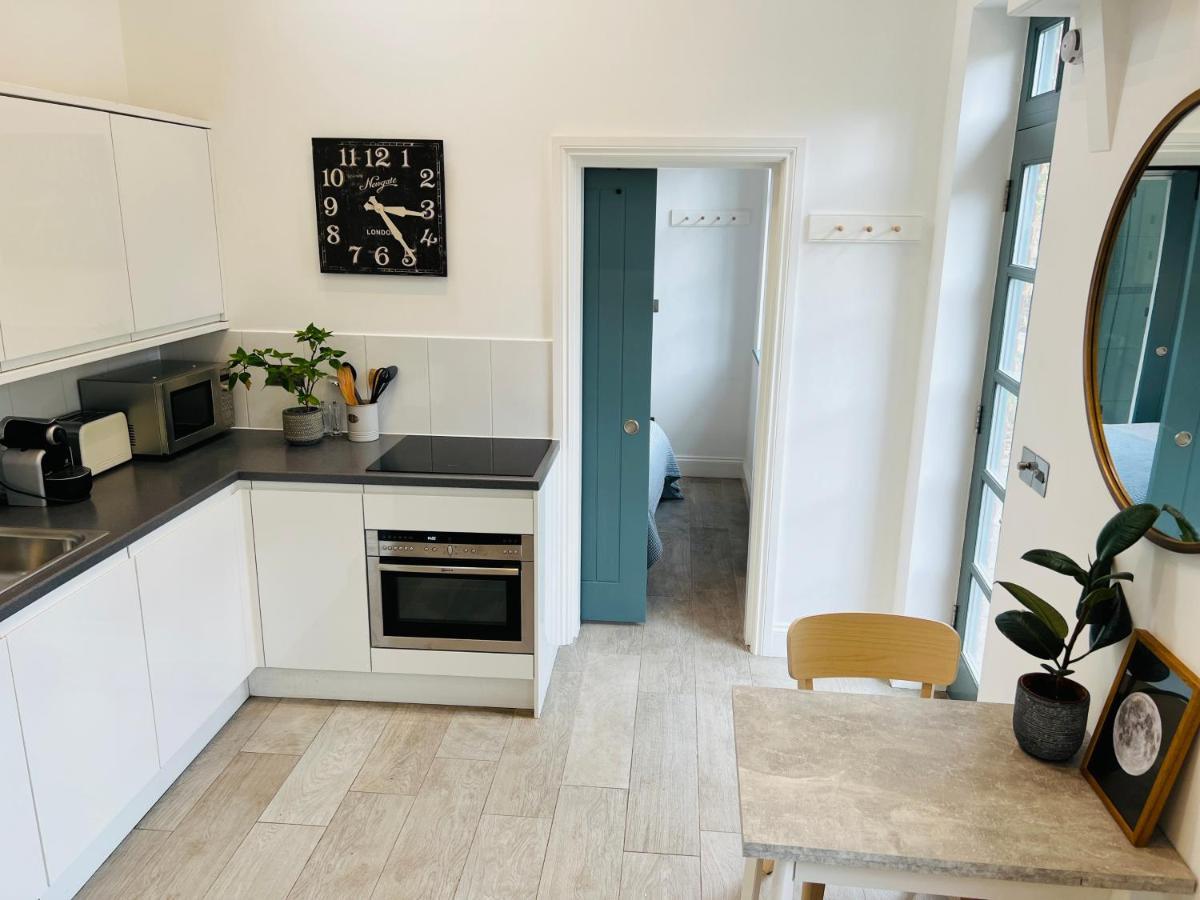 Forge Cottage - Pretty 1 Bedroom Cottage With Free Off Street Parking London Kültér fotó